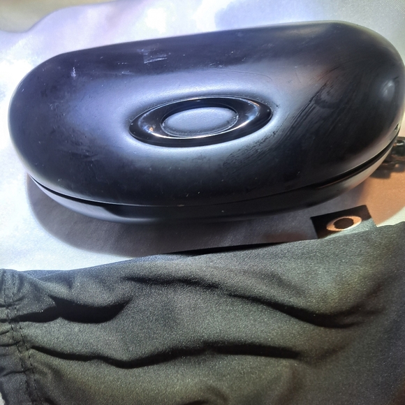 OAKLEY/CASE & SUNGLASSESN̈ - Picture 6 of 14